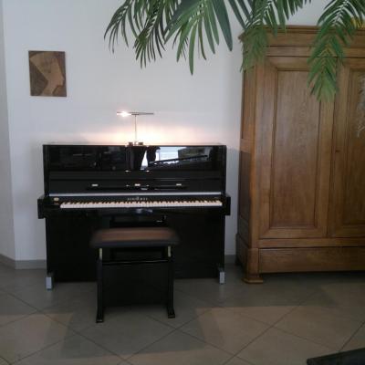 Piano à queue SCHIMMEL C189T TRADITION blanc brillant 189 cm