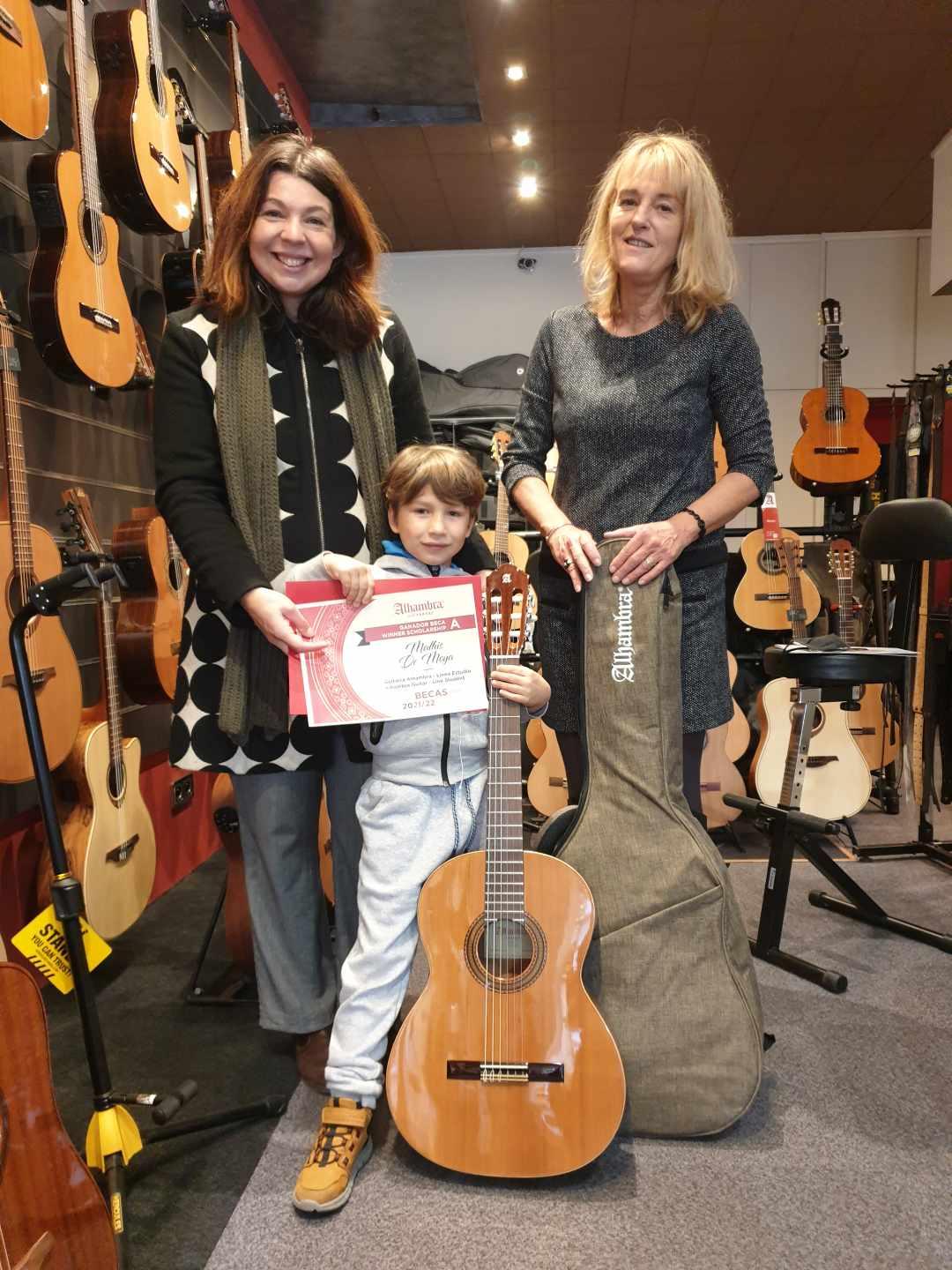 Une guitare ALHAMBRA pour le gagnant de la bourse Alhambra 2021
