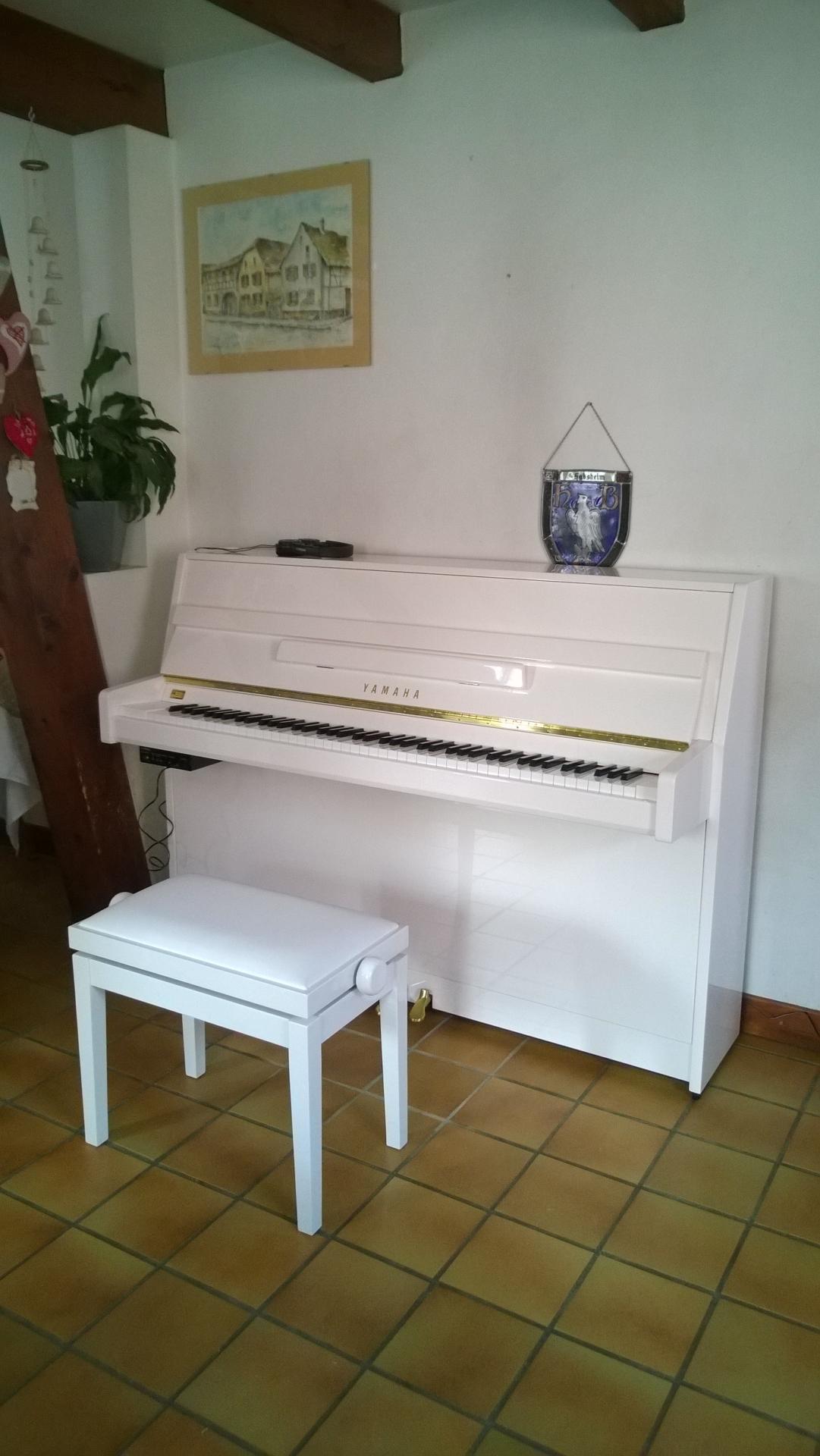 Piano droit YAMAHA U1 Blanc brillant