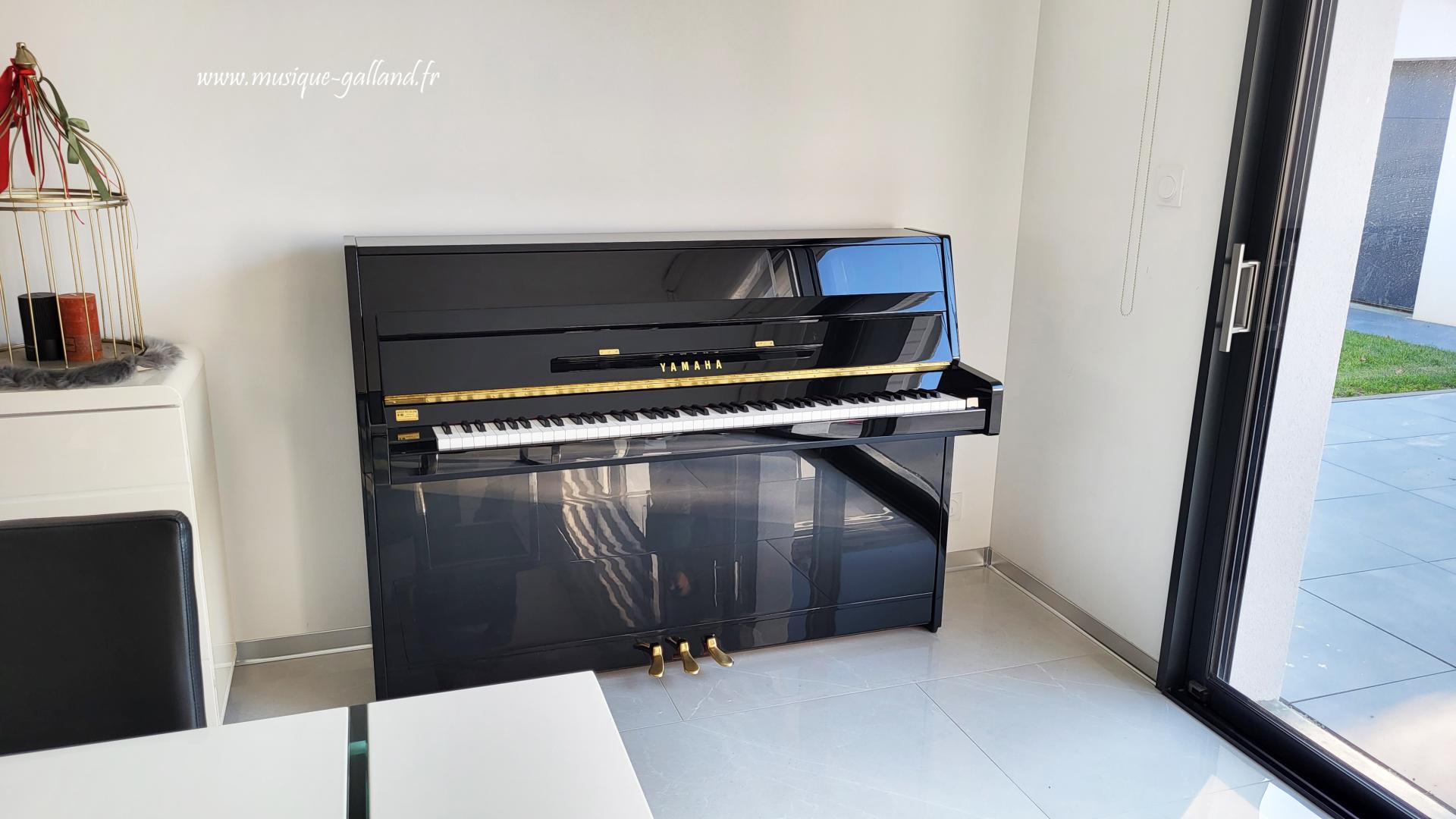 YAMAHA U3, comme un piano à queue vertical, la précision du son, du toucher