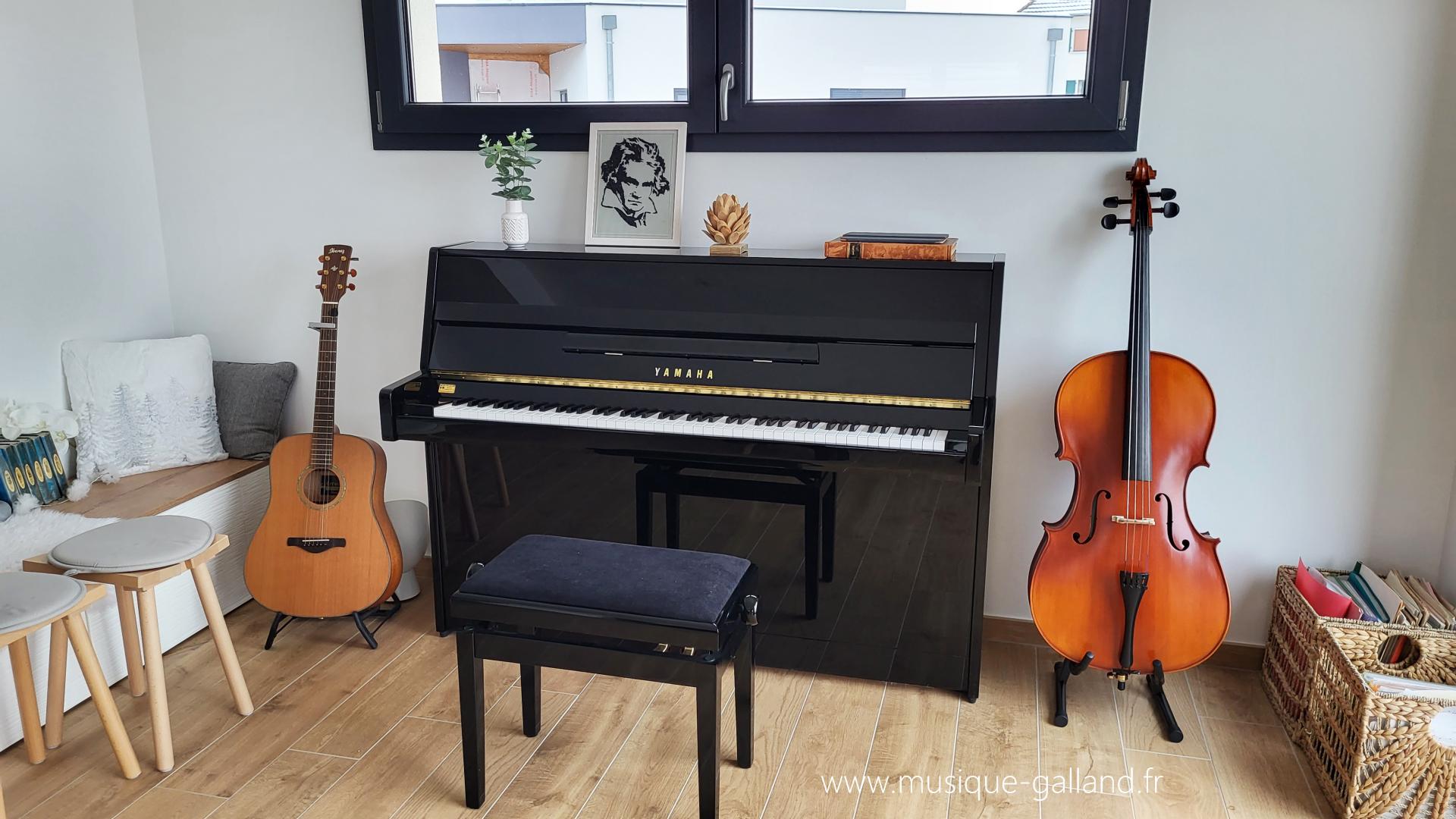 PIANOS DROITS - Pianos - Instruments de musique - Produits - Yamaha - France