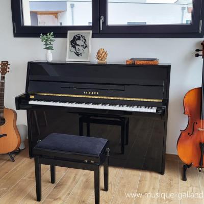 Piano droit YAMAHA B2-PE neuf 113 cm noir brillant