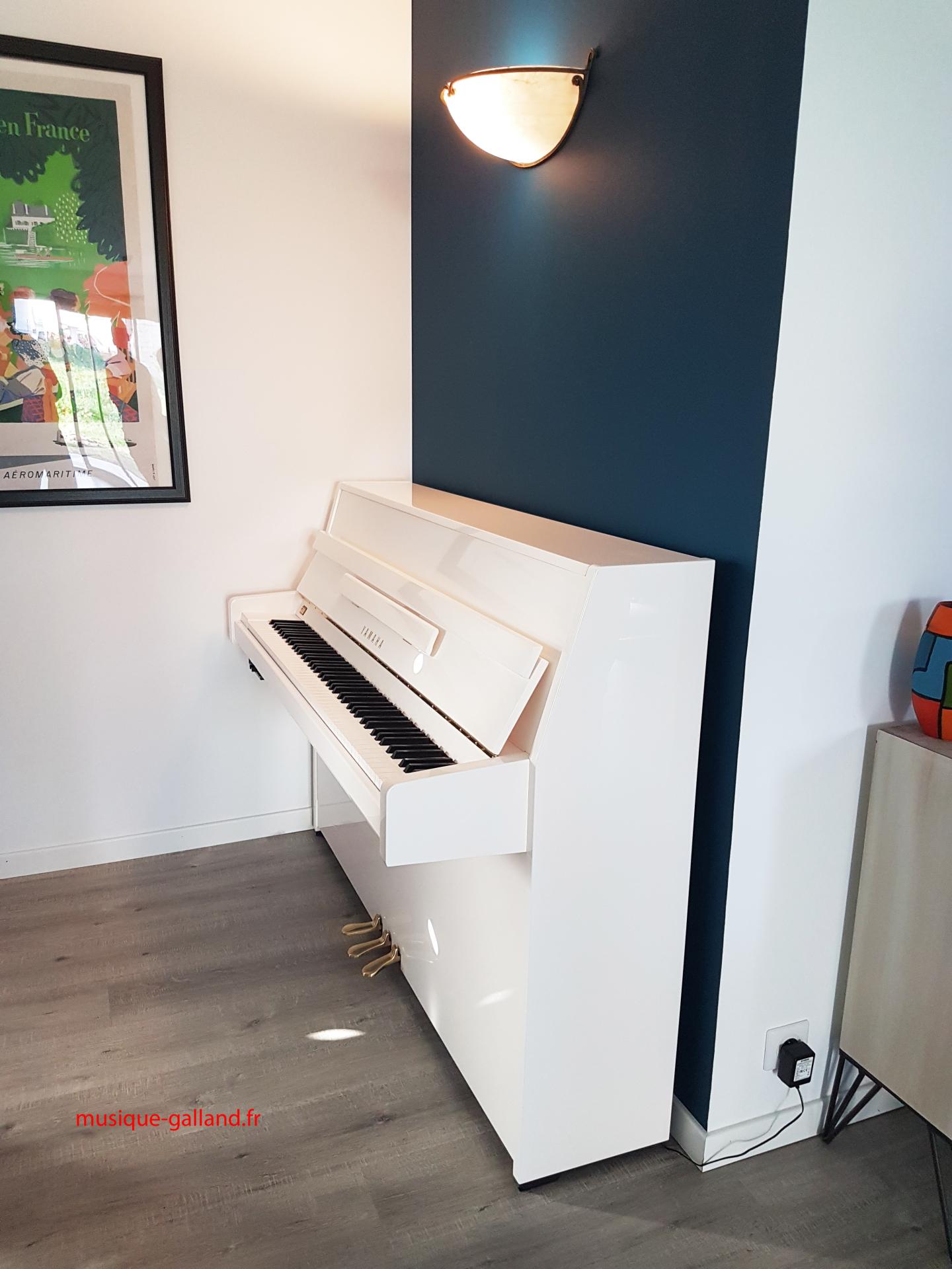 Piano droit YAMAHA B1-SC2 SILENT neuf en blanc brillant 110cm