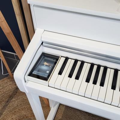 piano numérique de luxe brillant blanc neige