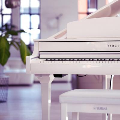 piano numérique de luxe brillant blanc neige