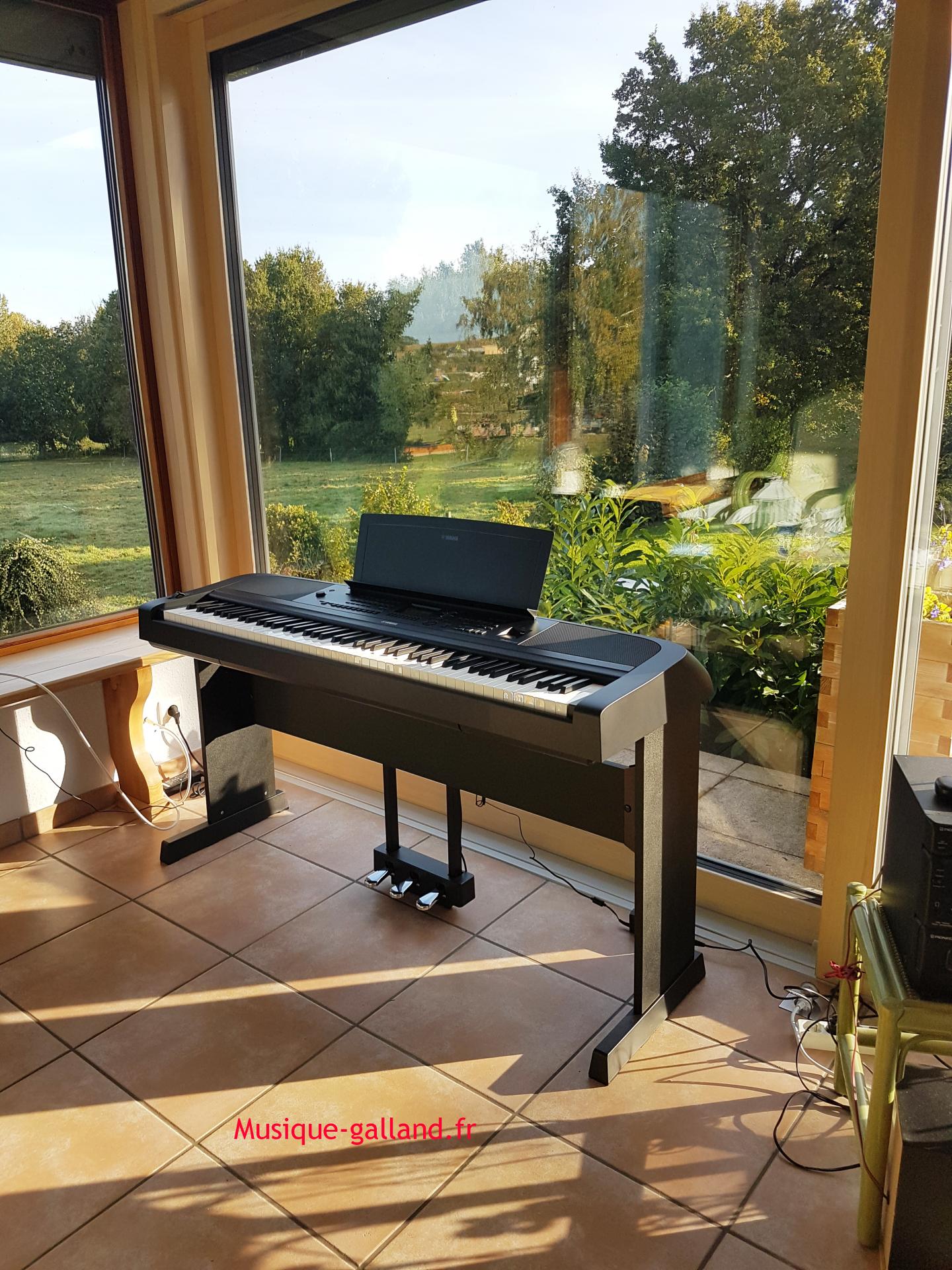 Acheter YAMAHA DGX-670WH PIANO NUMERIQUE ARRANGEUR BANC