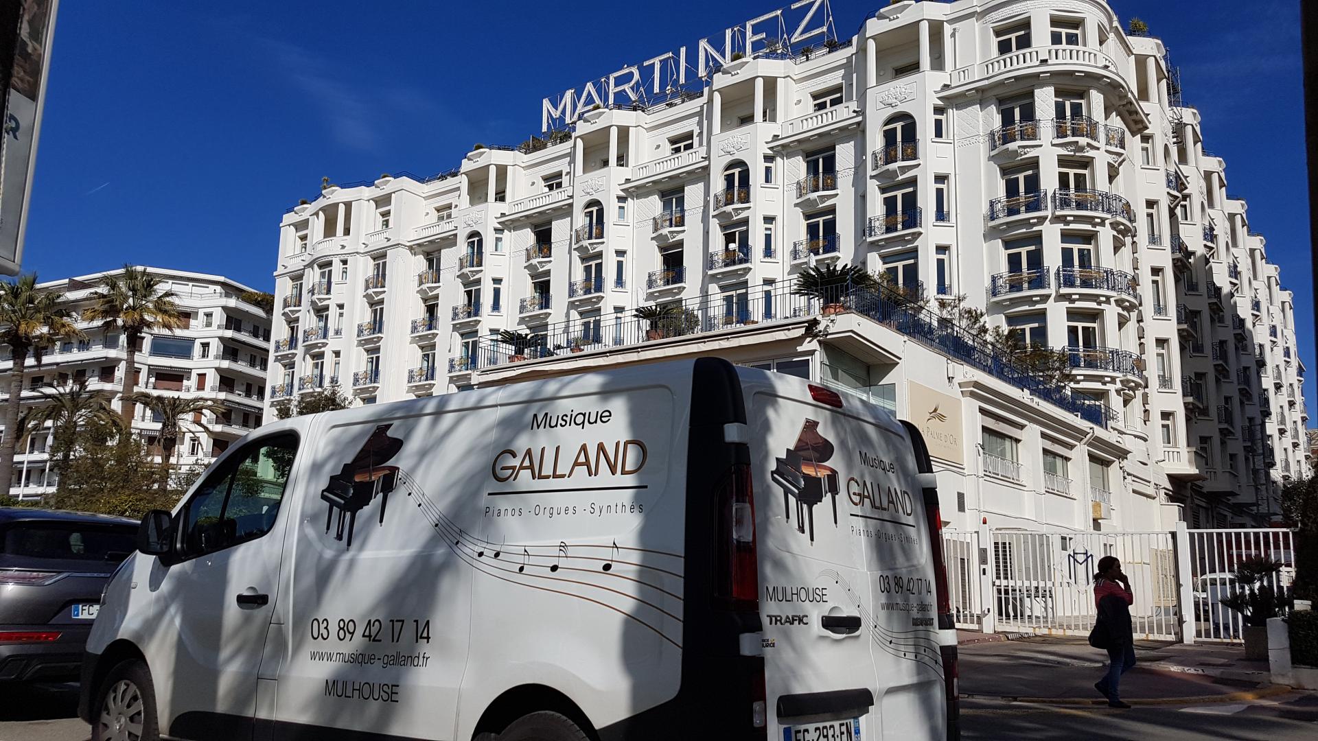 Livraison d'un orgue sur la Croisette de Cannes