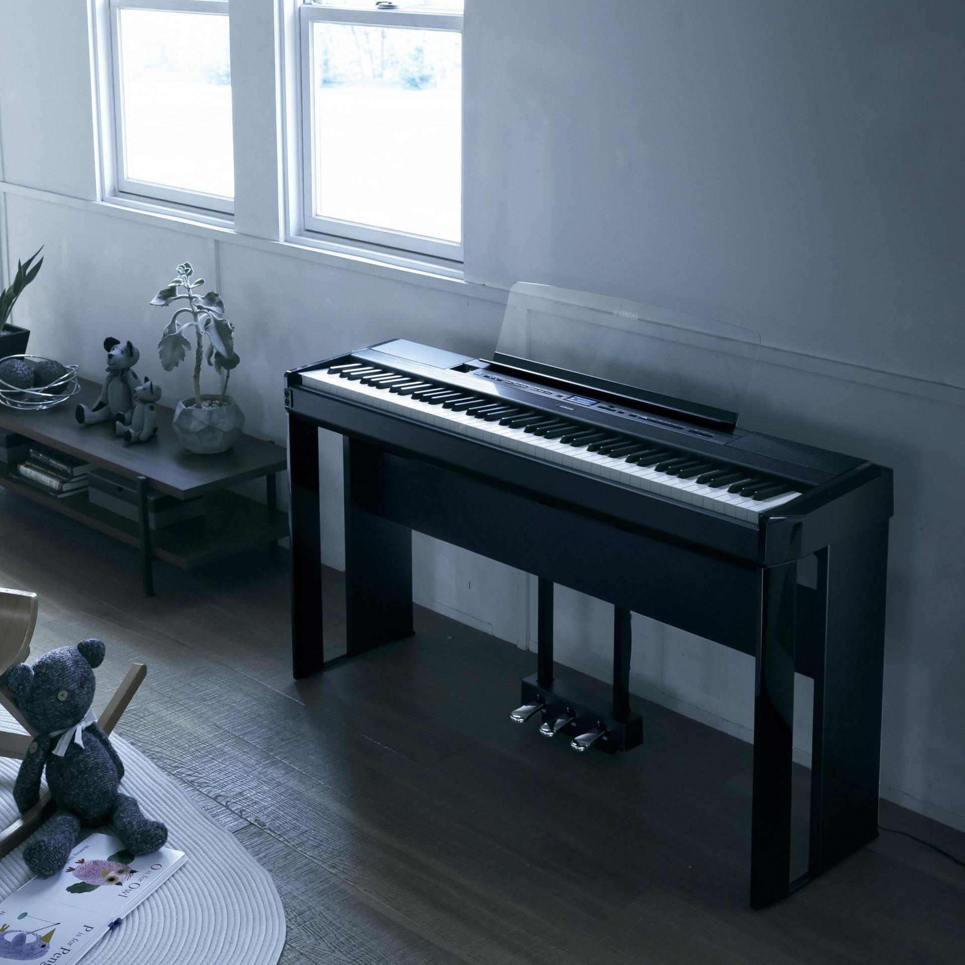 Yamaha Piano numérique à 88 touches avec haut-parleurs P-515