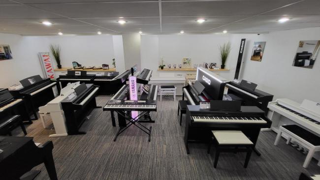 CLAVIERS et PIANOS NUMÉRIQUES