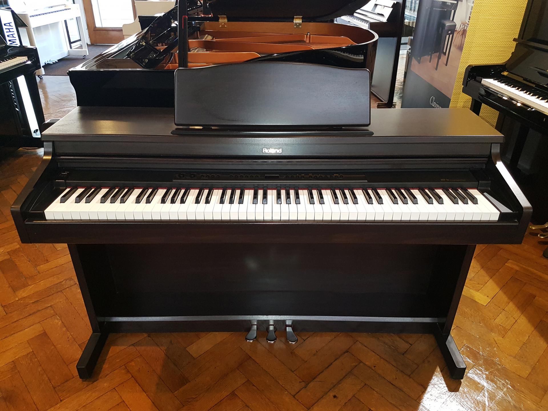 Roland hp3e 1