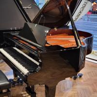 Piano à queue SCHIMMEL C169 Gamme Classic noir brillant