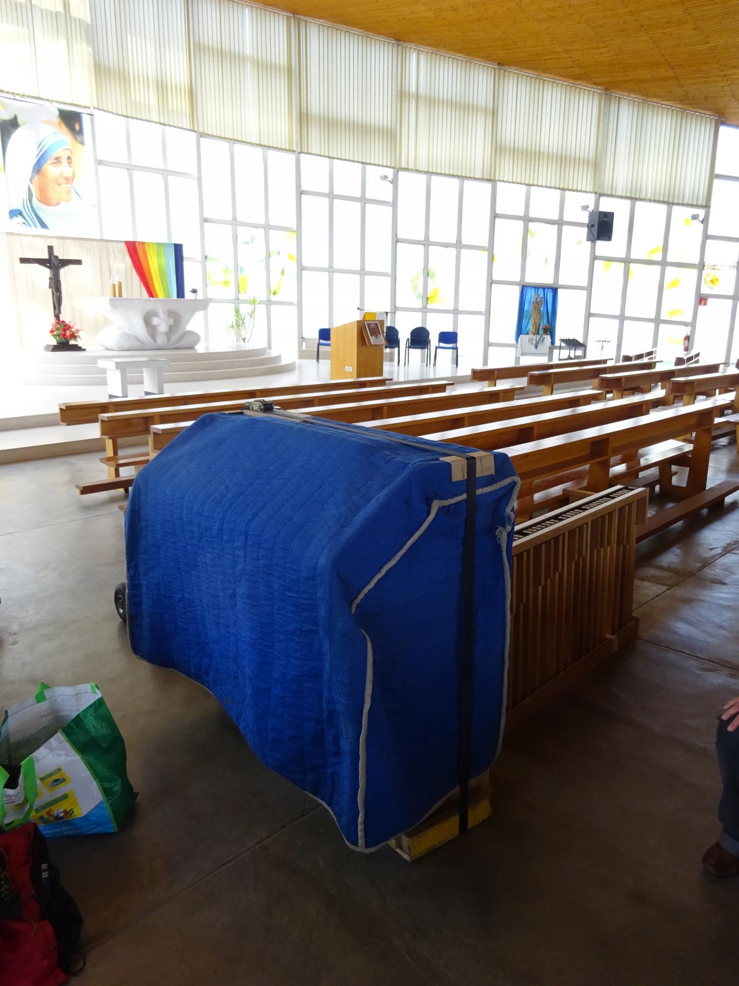 Déballage de la console de l'orgue Ecclesia T150