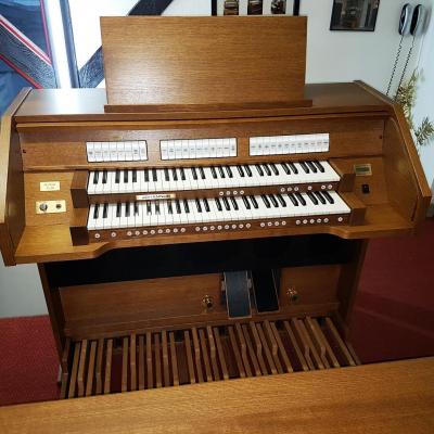 JOHANNUS ECCLESIA orgue d'Eglise T-150 chêne foncé (26 jeux) Claviers TP60LW bois