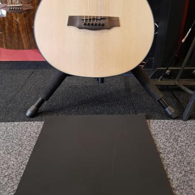 https://www.musique-galland.fr/medias/images/tapis-guitare.jpg?fx=c_400_400