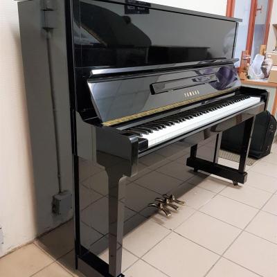Disponible : Piano d'occasion YAMAHA U1 121cm