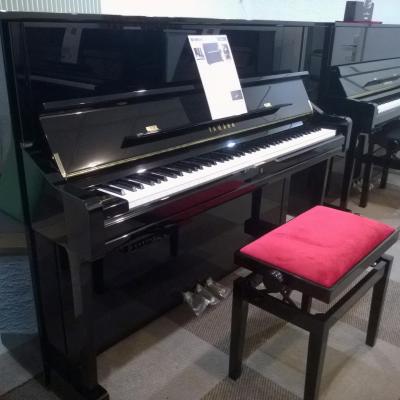 Piano droit YAMAHA B2-PE neuf 113 cm noir brillant