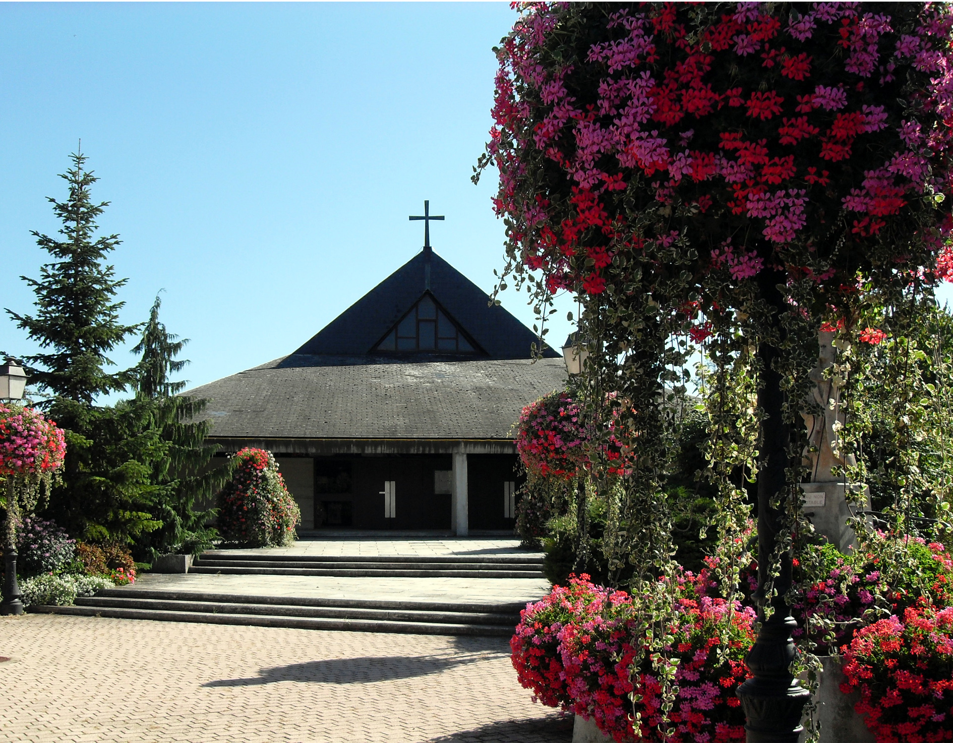 EGLISE St Alphonse( 1975 ) de VOGELGRUNN ( orgue Sweelinck 2 claviers )