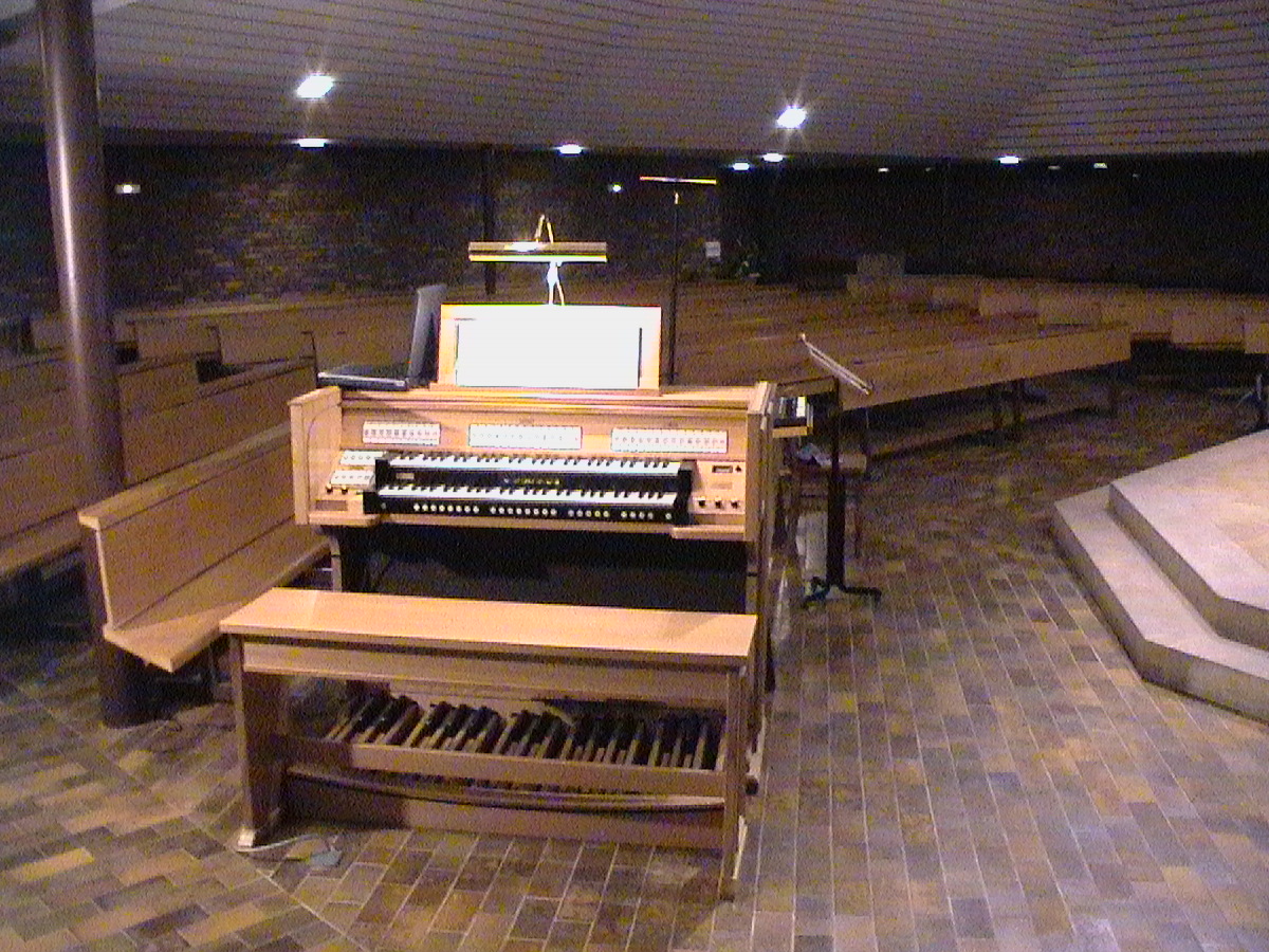 EGLISE St Alphonse( 1975 ) de VOGELGRUNN ( orgue Sweelinck 2 claviers )