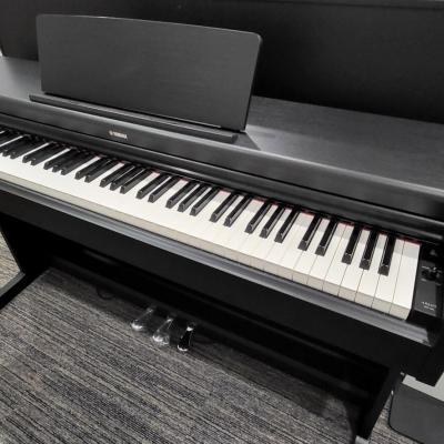 Piano numérique YAMAHA d'occcasion YDP164-B noir ARIUS  